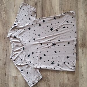 5/$15 Comfy Star Shirt size L